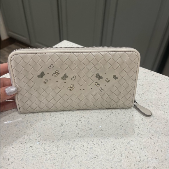 Bottega Veneta Butterfly Intrecciato Nappa Ayer’s Zippy Wallet - Picture 1 of 8